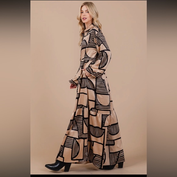✨LAST ONE✨Geometric Satin Print Long Sleeve Maxi - Picture 3 of 5